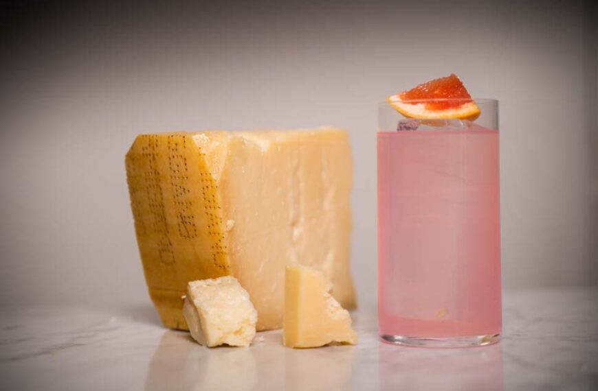 L’Arte dell’Abbinamento: Cocktail e Formaggi 🧀🍸