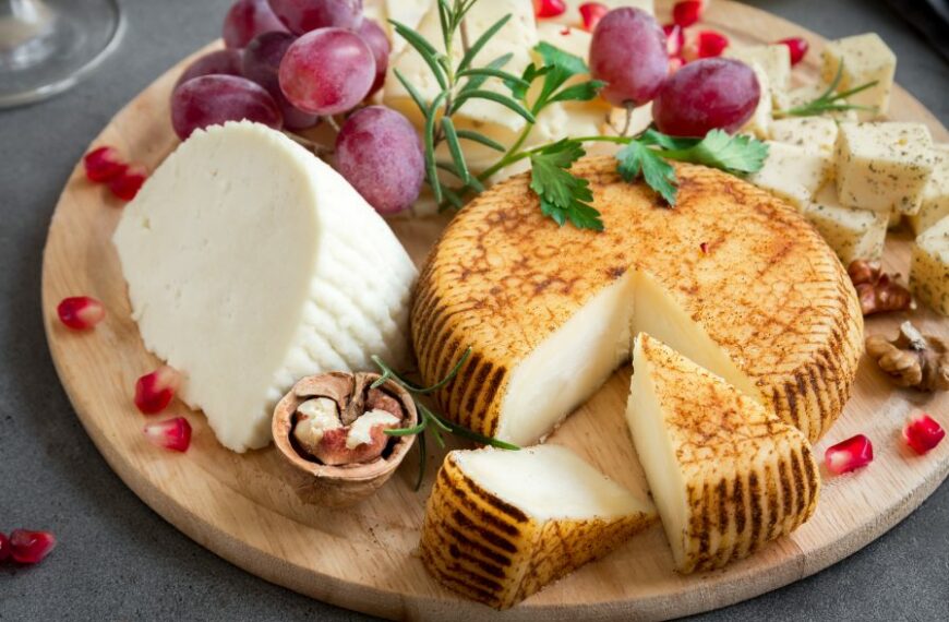 Nel Regno di Babbo Natale: Delizie per un Natale Magico 🎅🧀✨